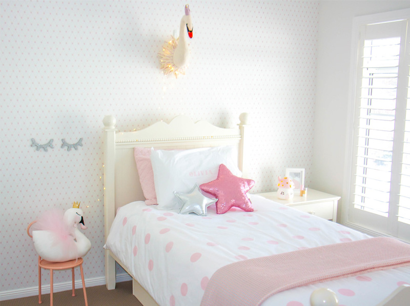 Olivia's Fresh and Girly Girlsroom on Kids Interiors